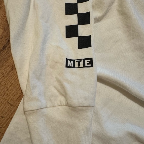 Unisex Vans White and Black Checkered Long Sleeve Shirt - Picture 4 of 8